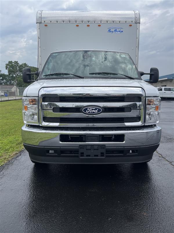 New 2027 Ford E-450 - photo 2