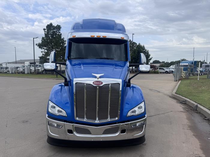 2027 Peterbilt 579-7