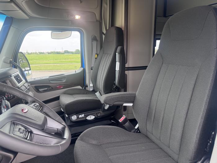 2027 Peterbilt 579-12