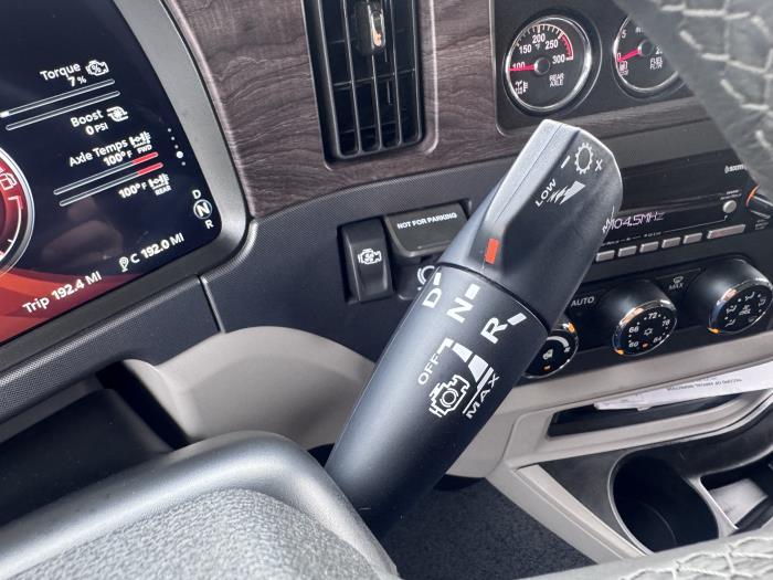 2027 Peterbilt 579-17