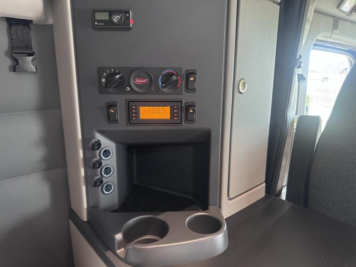 2027 Peterbilt 579-25