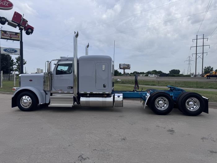 2027 Peterbilt 589-2