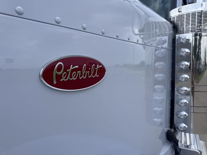 2027 Peterbilt 589-11