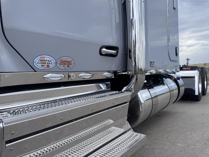 2027 Peterbilt 589-12