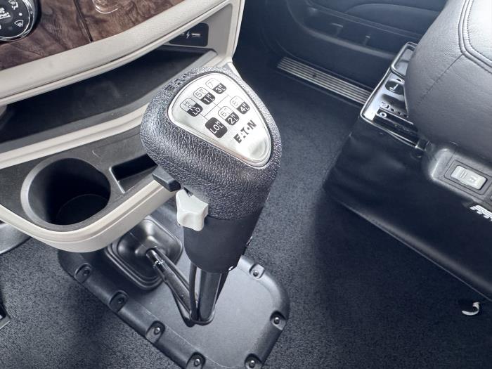 2027 Peterbilt 589-21