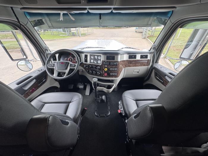 2027 Peterbilt 589-23