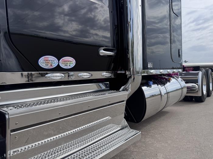 2027 Peterbilt 589-12