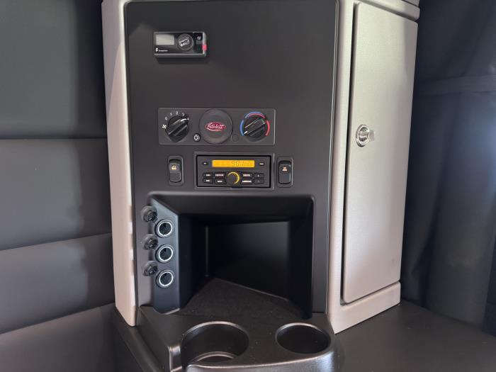2027 Peterbilt 589-30