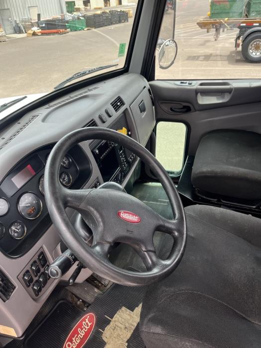 2019 Peterbilt 337-6