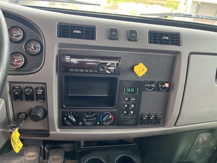2019 Peterbilt 337-9