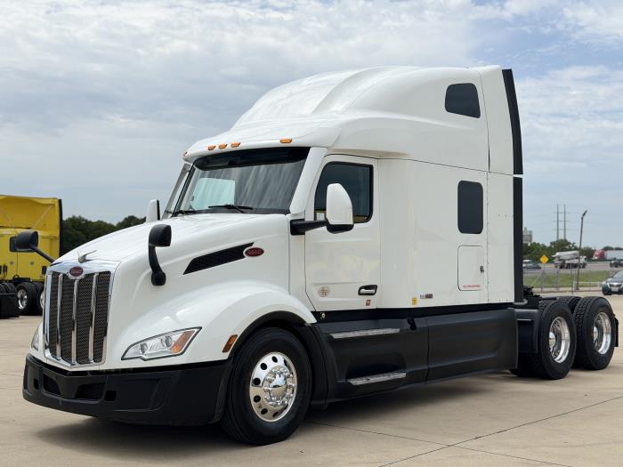 2022 Peterbilt 579-0