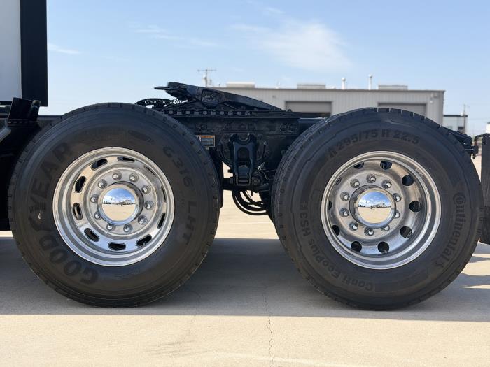 2022 Peterbilt 579-9