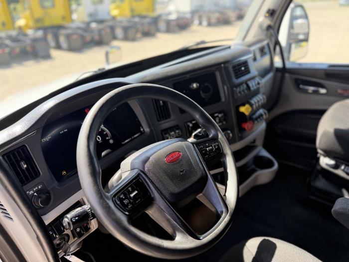 2022 Peterbilt 579-42