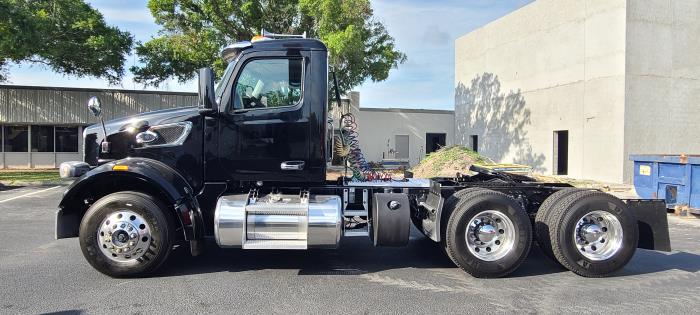 2023 Peterbilt 567-3