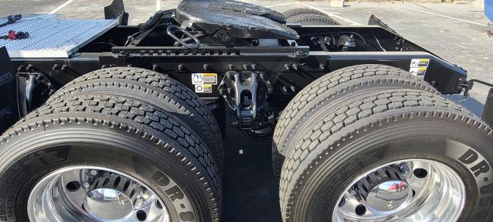 2023 Peterbilt 567-4
