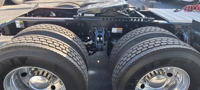 2023 Peterbilt 567-8