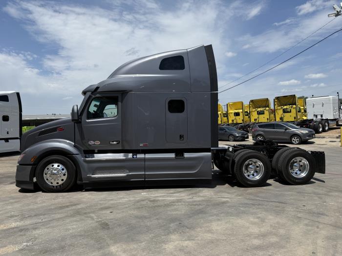 2027 Peterbilt 579-4