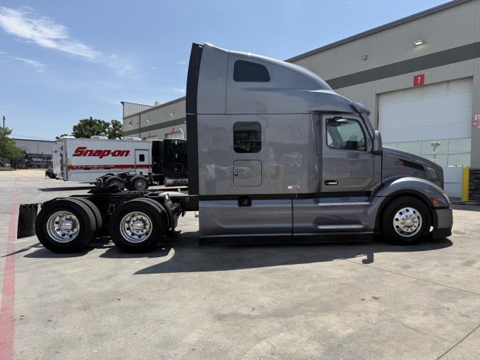 2027 Peterbilt 579-9
