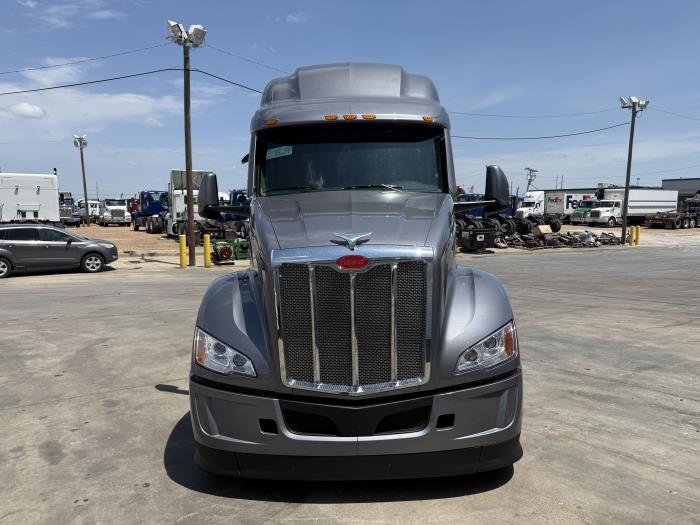 2027 Peterbilt 579-12