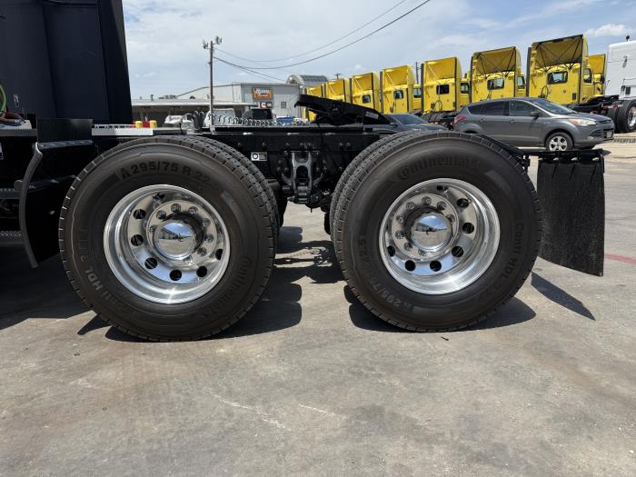 2027 Peterbilt 579-17