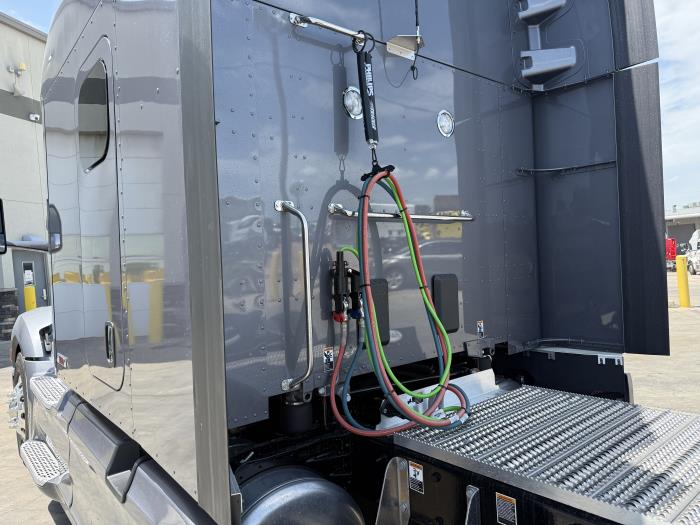 2027 Peterbilt 579-18