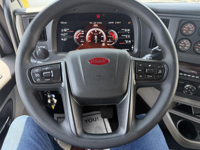2027 Peterbilt 579-31