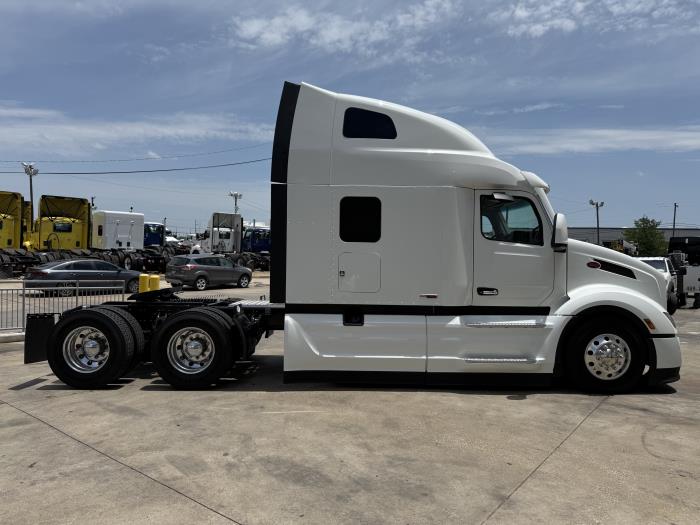 2027 Peterbilt 579-9