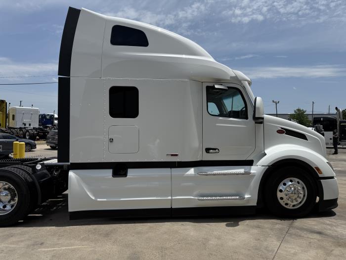 2027 Peterbilt 579-10