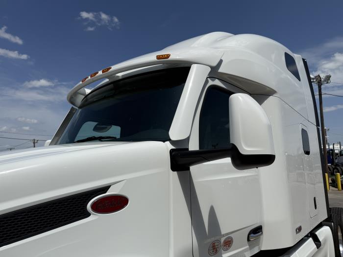 2027 Peterbilt 579-14