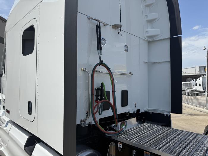 2027 Peterbilt 579-19