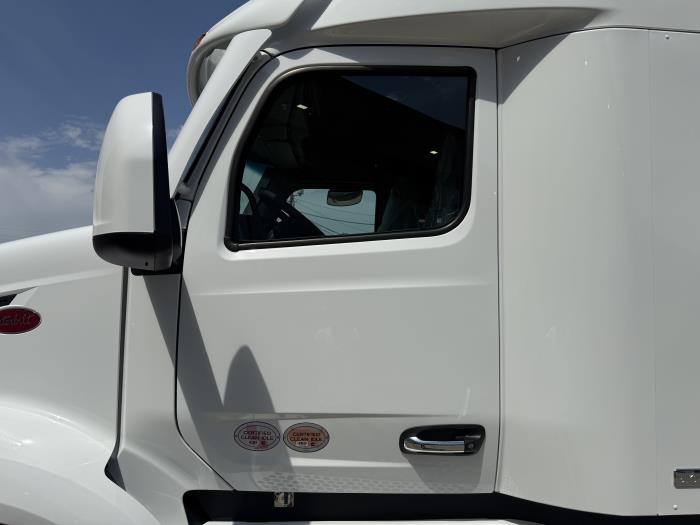 2027 Peterbilt 579-26