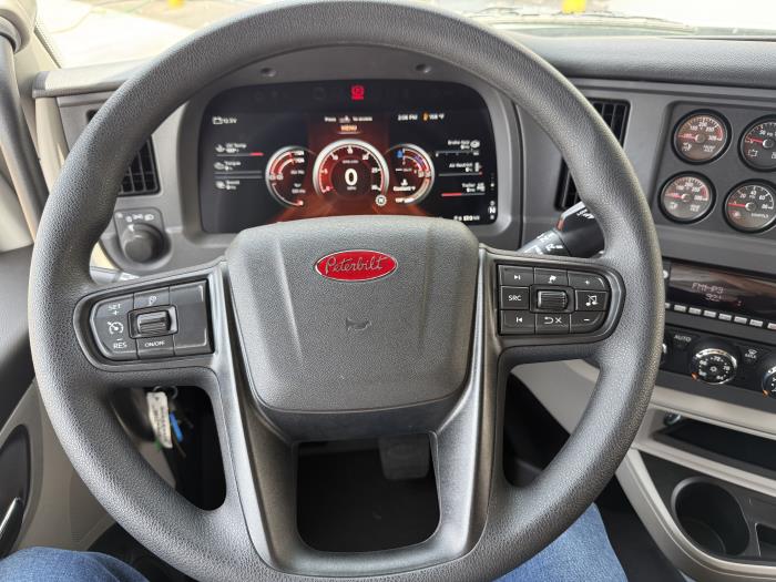 2027 Peterbilt 579-33