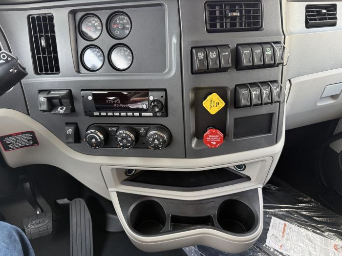 2027 Peterbilt 579-37