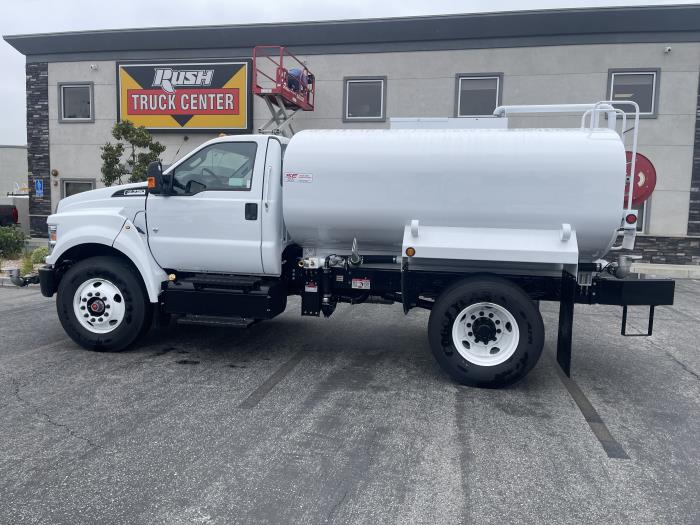 2027 Ford F-750-2