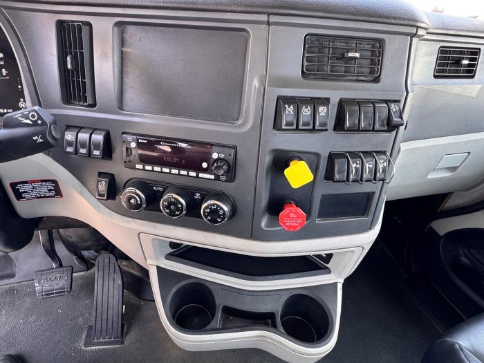 2023 Peterbilt 579-17