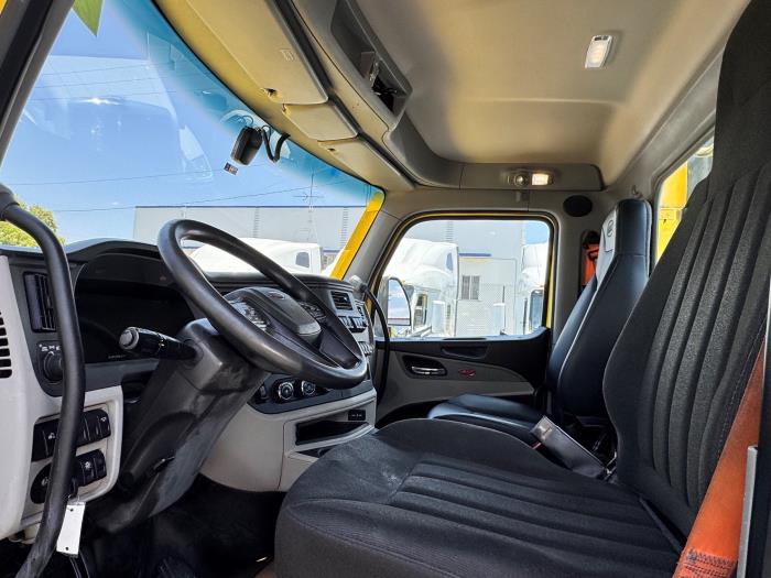 2023 Peterbilt 579-14