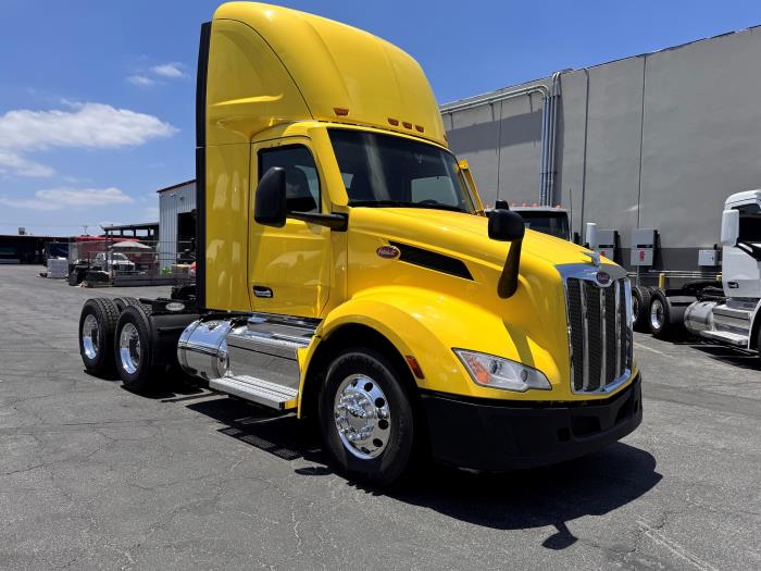 2023 Peterbilt 579-2