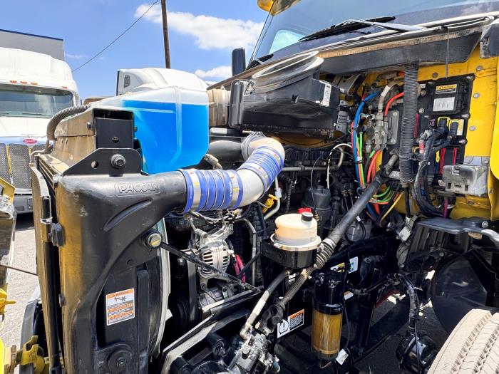 2021 Peterbilt 579-8