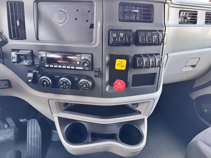 2023 Peterbilt 579-17