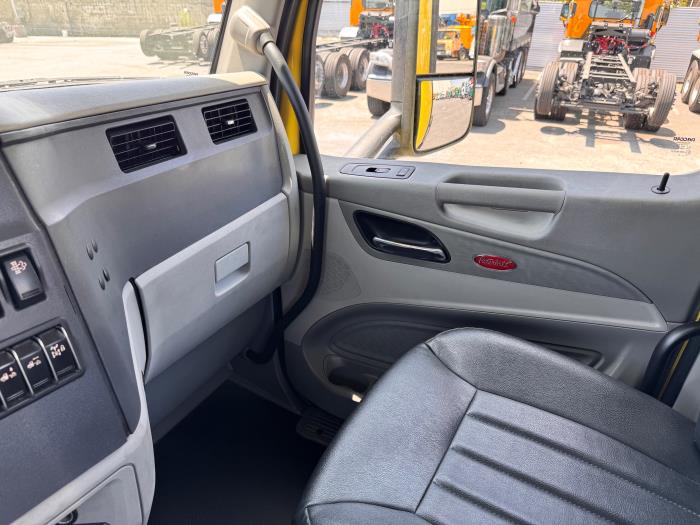 2021 Peterbilt 579-0