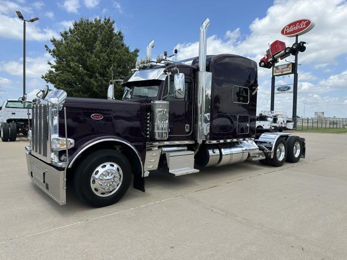 2021 Peterbilt 389-0