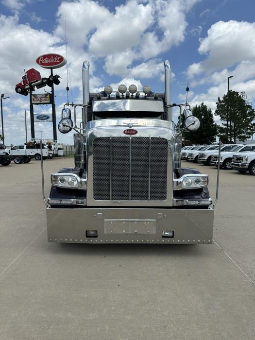 2021 Peterbilt 389-2