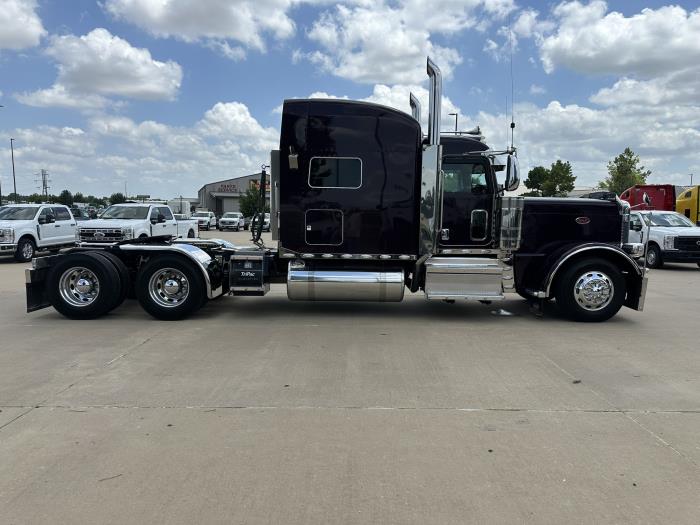 2021 Peterbilt 389-4