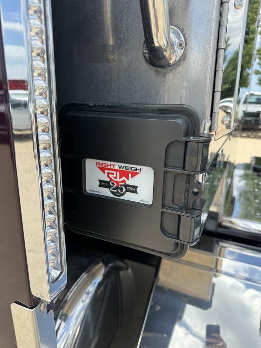 2021 Peterbilt 389-22