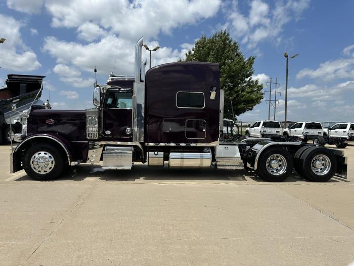 2021 Peterbilt 389-5