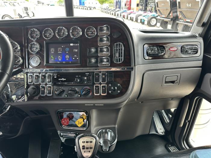 2021 Peterbilt 389-8
