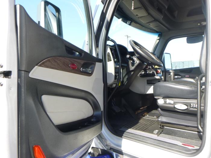 2022 Peterbilt 579-9