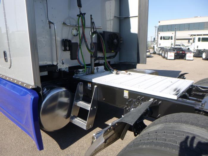 2022 Peterbilt 579-25