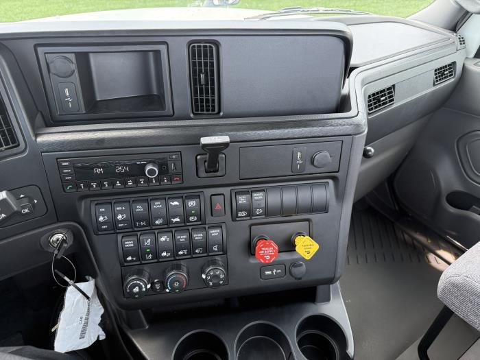 2027 International LT625-18