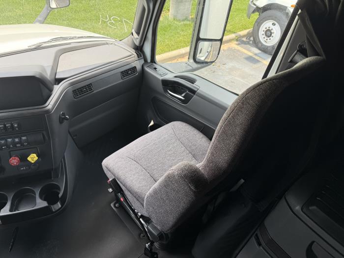 2027 International LT625-16